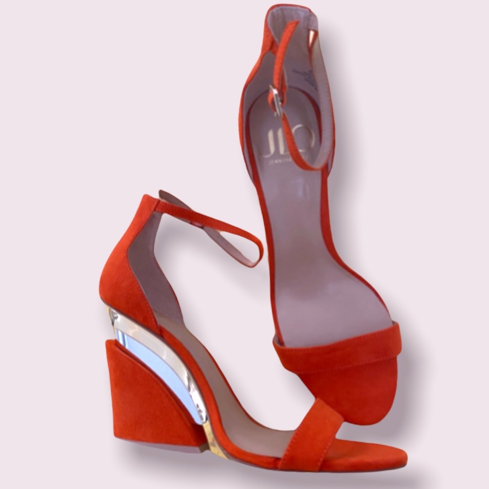 J.Lo 🧡sandals orange 
Jennifer Lopez